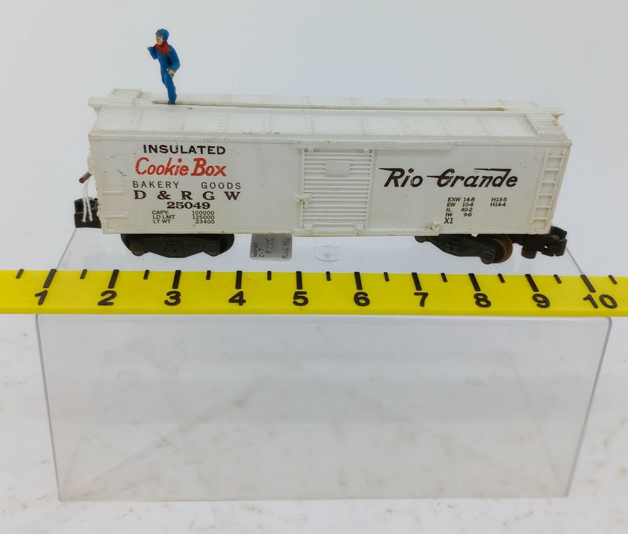 AMERICAN FLYER 25049 WALKING BRAKEMAN OPERATING COOKIE BOX CAR INV 263360017