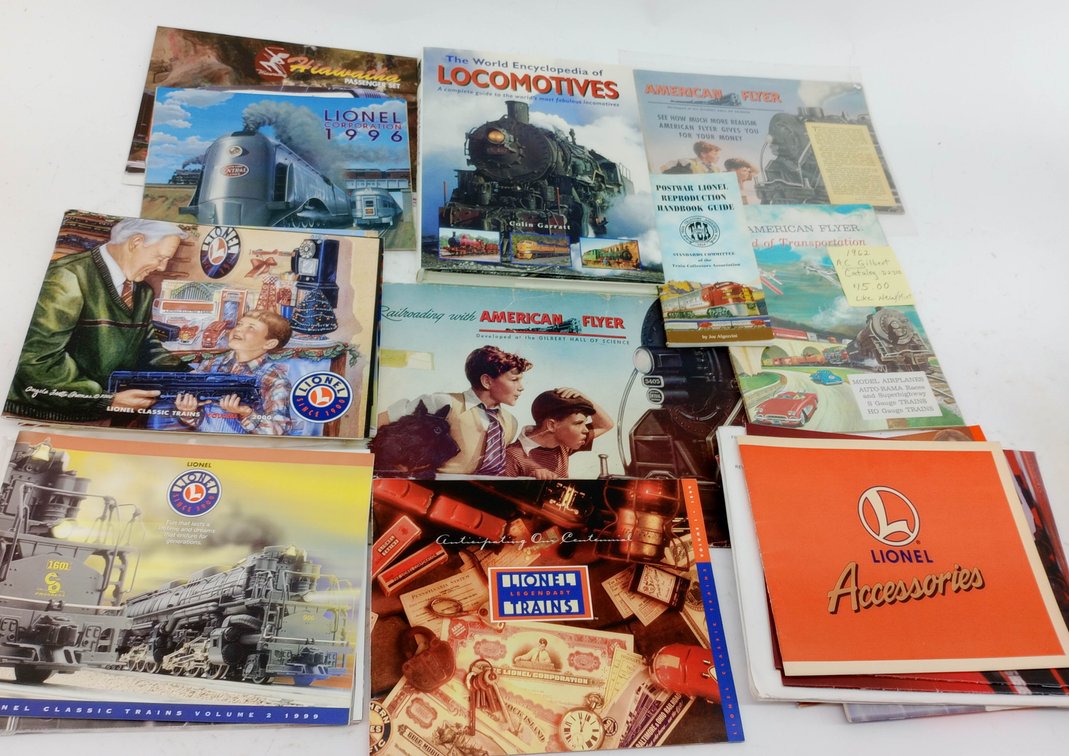 ASSORTED LIONEL & AMERICAN FLYER TRAIN CATALOGS & LOCOMOTIVE REFERENCE BOOKS INV 263360035