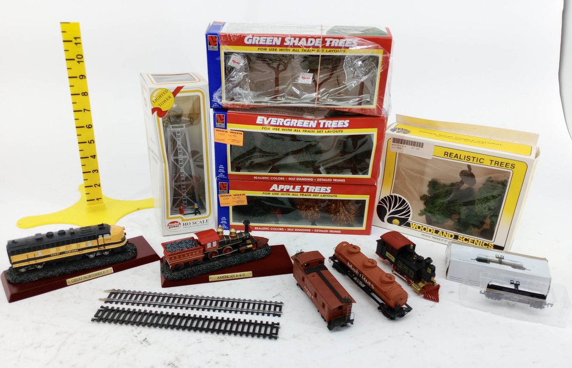 ASSORTED HO SCALE TRAINS, TRACK, TREES & MODEL POWER LIGHTED TOWER SOME OBS INV 263360046