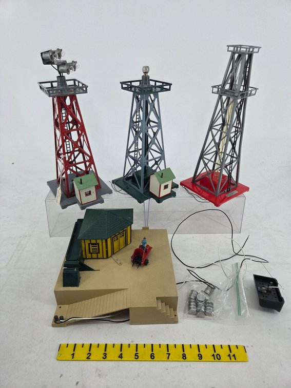 ORIGINAL GILBERT AMERICAN FLYER 779 OIL DRUM LOADER & 3 FLOODLIGHTS INV 263360030