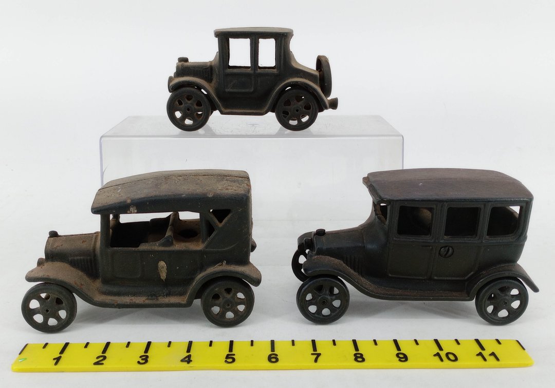3 CAST IRON TOY CARS INV 260015223