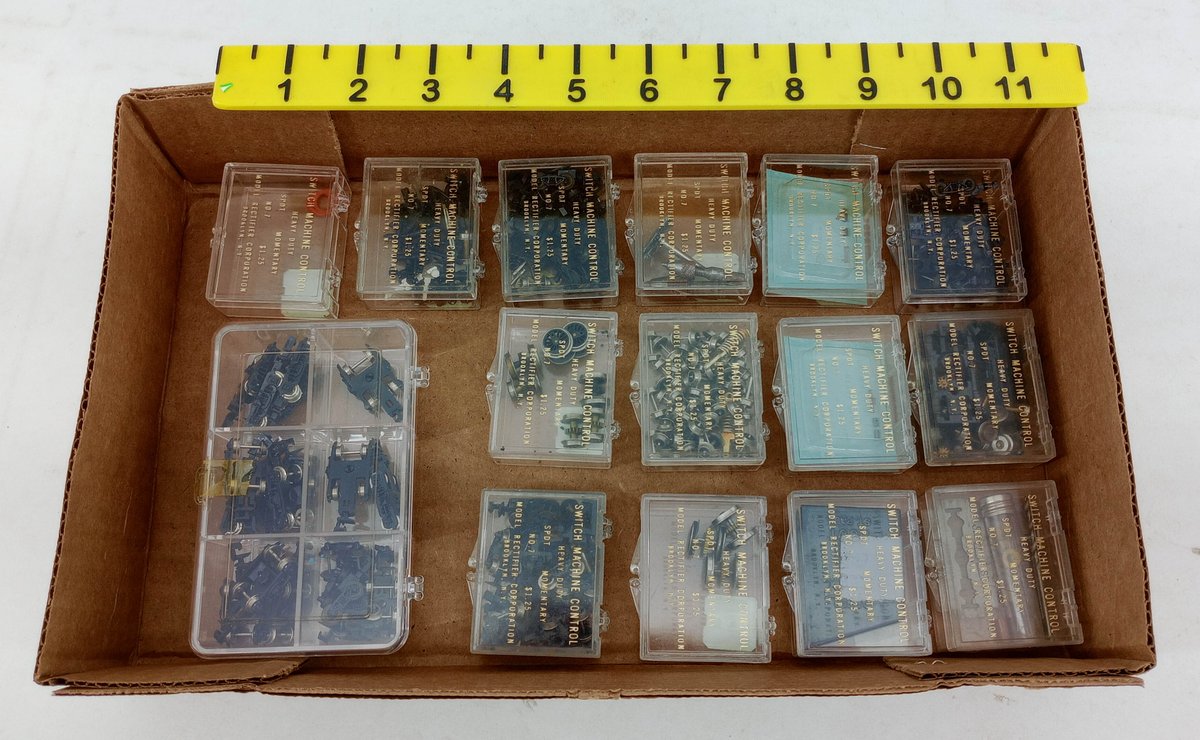 FLAT OF TRUCKS, PARTS FOR HO & N-SCALE TRAINS INV 260015226