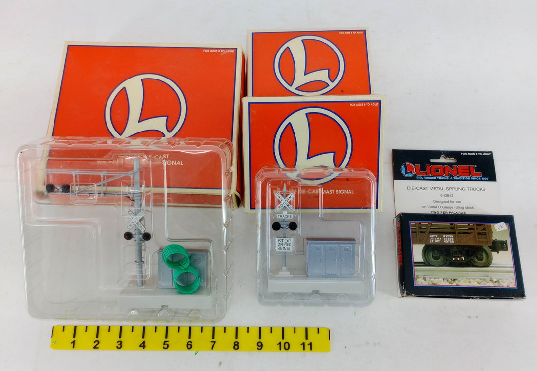 3 LIONEL RR SIGNALS & 1 SET OF DIE-CAST TRUCKS IN OBS INV 260015233
