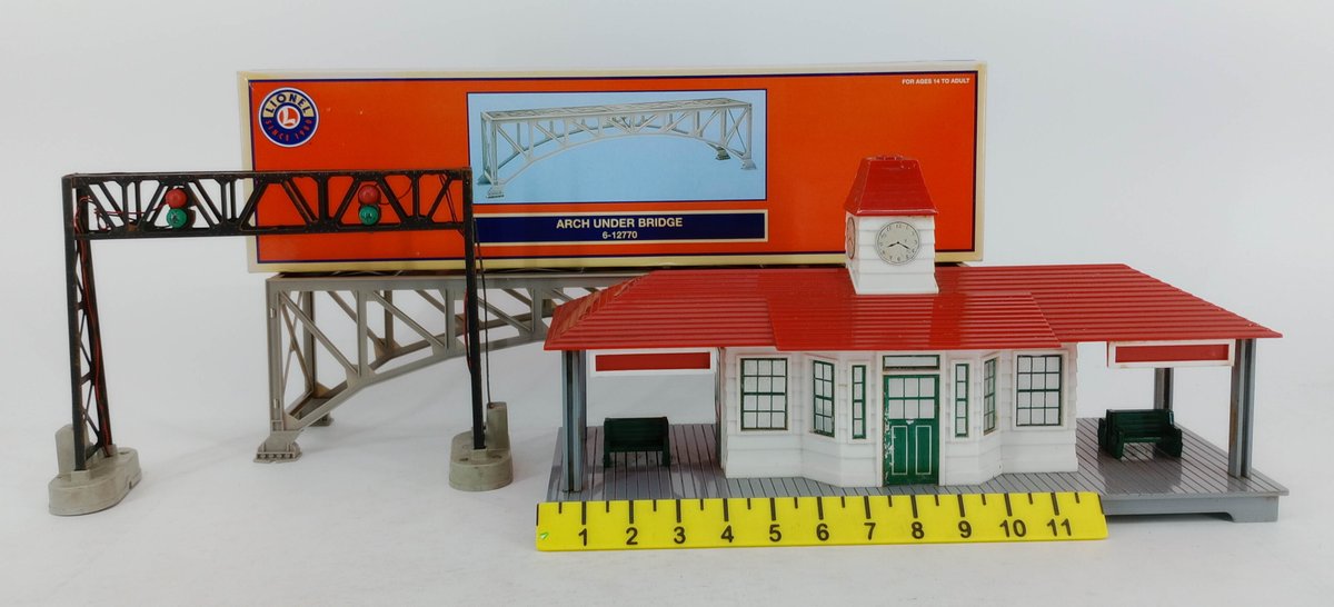 LIONEL SIGNAL BRIDGE & ARCH UNDER BRIDGE PLUS NOMA #450 ELECTRIC ANNOUNCING STATION INV 260015243