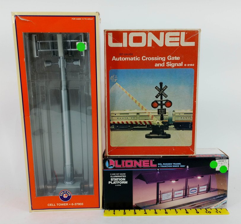 LIONEL CELL TOWER, AUTO X-ING GATE/SIGNAL & ILLUM. STATION PLATFORM IN OBS INV 260015245