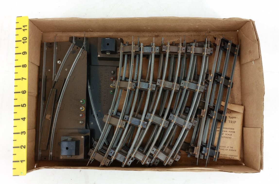 16 SECTIONS S-GA CURVED TRACK & 3 STRAIGHTS W/LH & RH SWITCHES INV 260015252