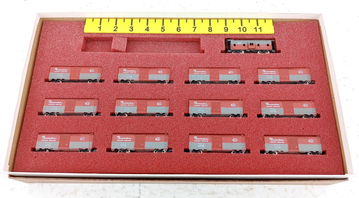 CON-COR 8404 NYC PACEMAKER FREIGHT SERVICE N SCALE 12 BOXCARS & CABOOSE SET, OB INV 263330429