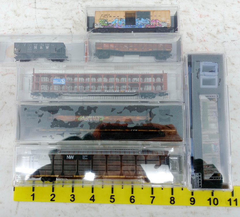 7 MICRO-TRAINS N SCALE WEATHERED GRAFFITI FREIGHT CARS & AUTORACKS, 7 OBS INV 263330512