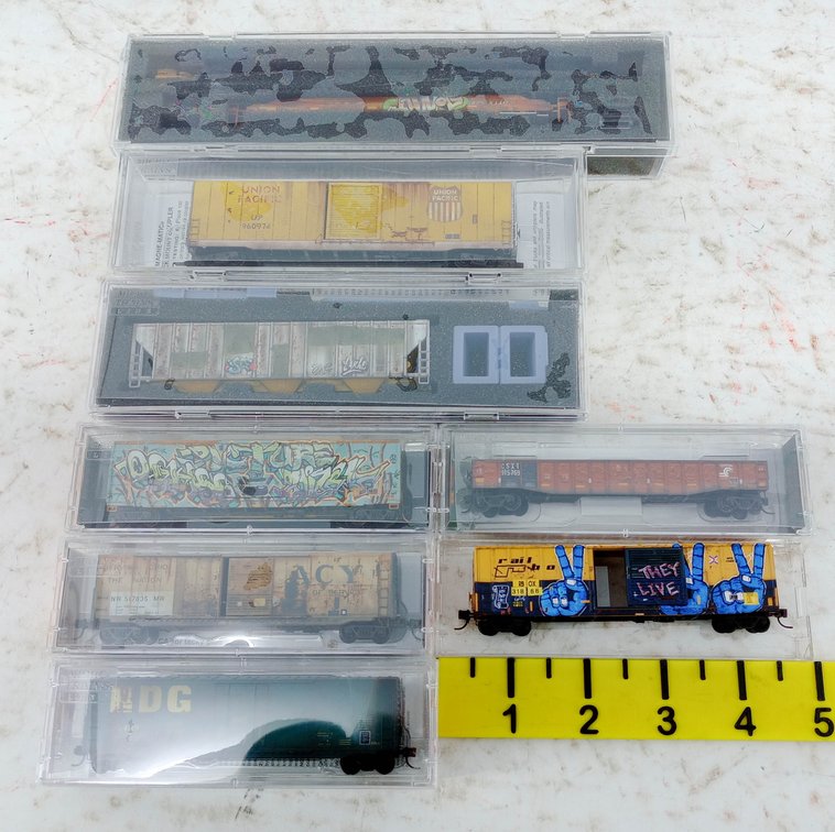8 MICRO-TRAINS LINE N SCALE WEATHERED GRAFFITI FREIGHT CARS & WRECK RECOVERY FLAT CAR, 7 OBS INV 263330513