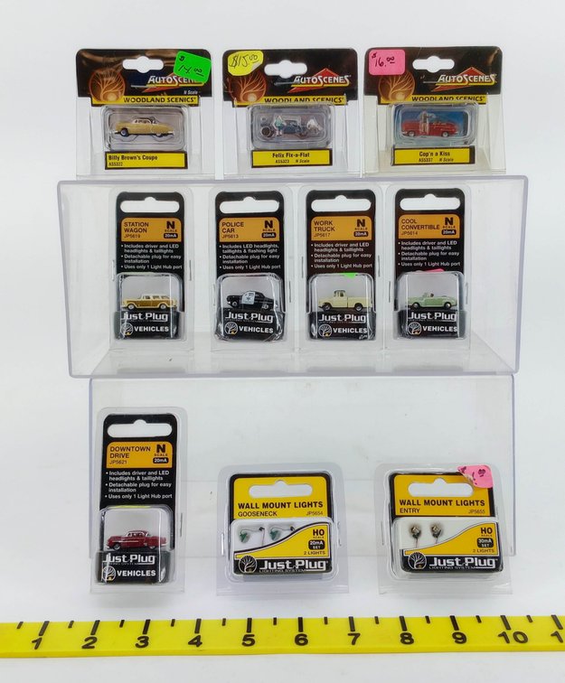 10 WOODLAND SCENICS AUTOSCENES & JUST PLUG N SCALE VEHICLES & HO WALL MOUNT LIGHTS, 10 OBS INV 263330646