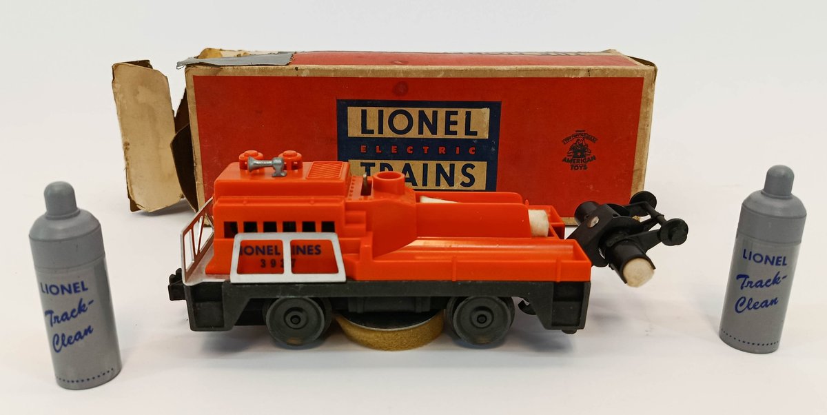 LIONEL O GAUGE 3927 LIONEL LINES TRACK CLEANING CAR W/ 2 TRACK-CLEAN BOTTLES, OB INV 263380035