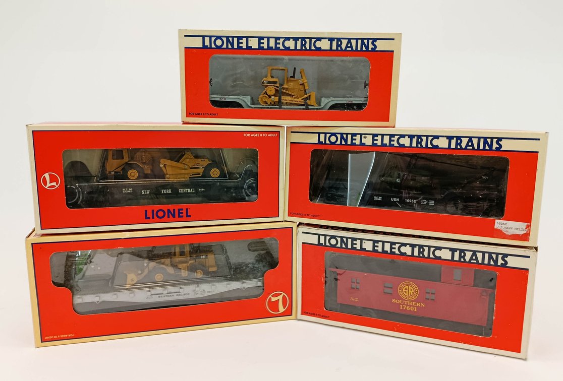 5 LIONEL O GAUGE FLATCARS & CABOOSE W/ CAT & NAVY LOADS, 5 OBS INV 263380040