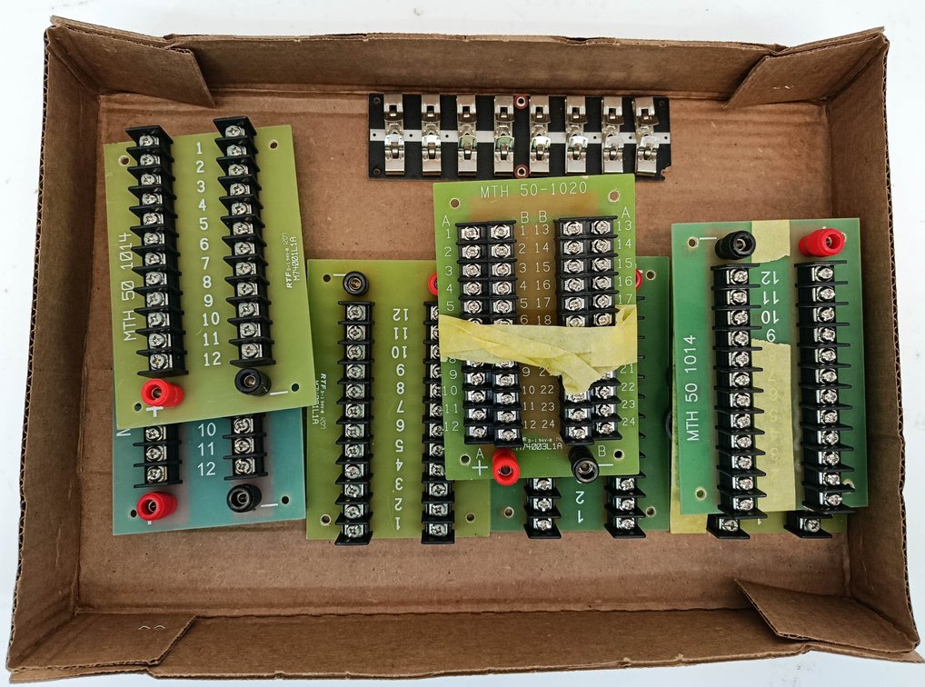 MTH 50-1014 & 50-1020 TERMINAL BLOCK POWER DISTRIBUTION BOARDS, 7 BOARDS & FUSE STRIP INV 263380074