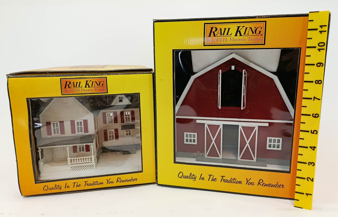 2 MTH RAIL KING 30-9072 BARN & FARM HOUSE O GAUGE BUILDINGS, 2 OBS INV 263380081