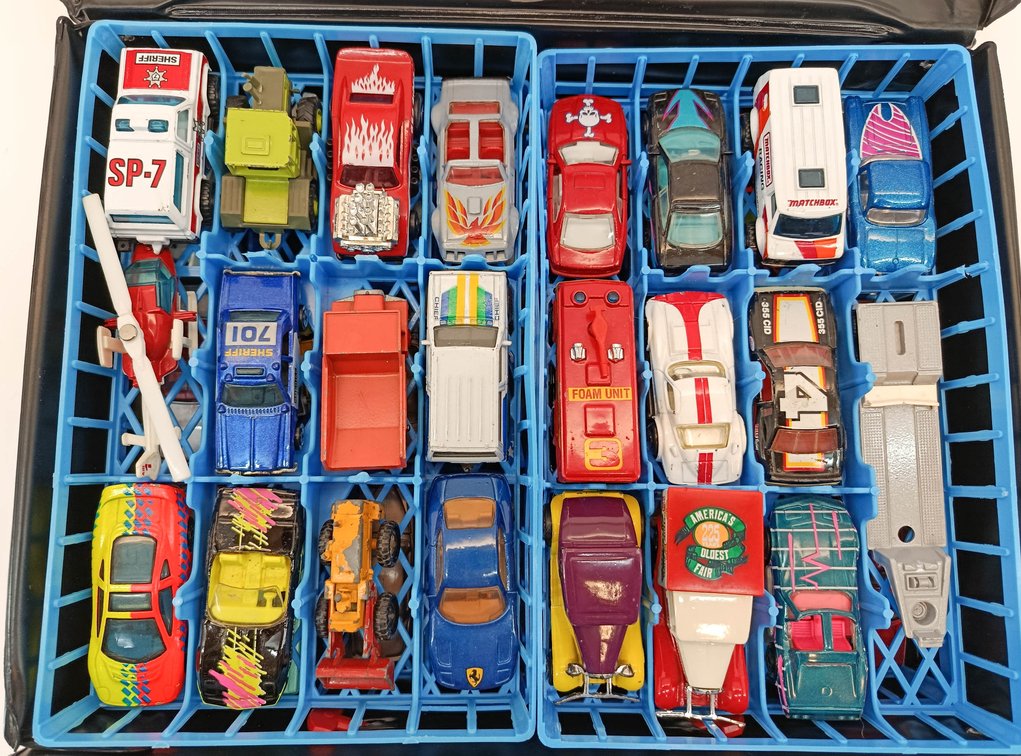 FAST LANE 48 CAR CASE WITH ASSORTED MATCHBOX & HOT WHEELS DIE-CAST CARS & VEHICLES INV 263380105