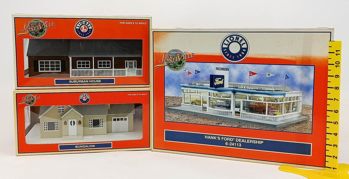 3 LIONEL O GAUGE LIONELVILLE 6-24113 HANK'S FORD DEALERSHIP, SUBURBAN HOUSE & BUNGALOW, 3 OBS INV 263380104