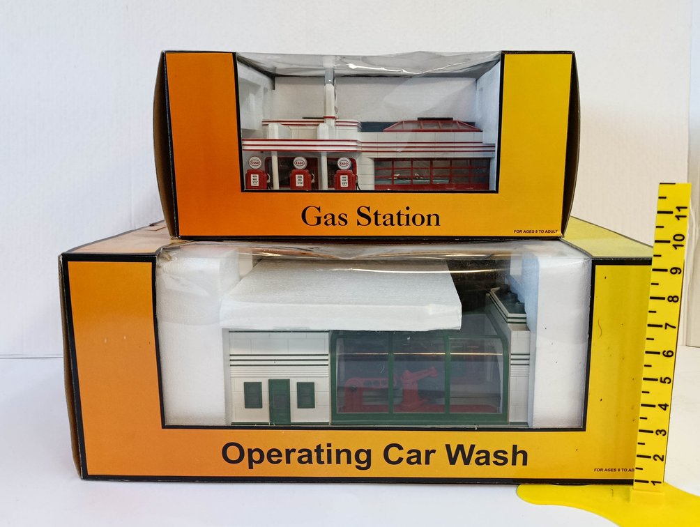 MTH RAIL KING O SCALE 30-9106 ESSO GAS STATION & 30-9104 OPERATING CAR WASH, 2 OBS INV 263380116