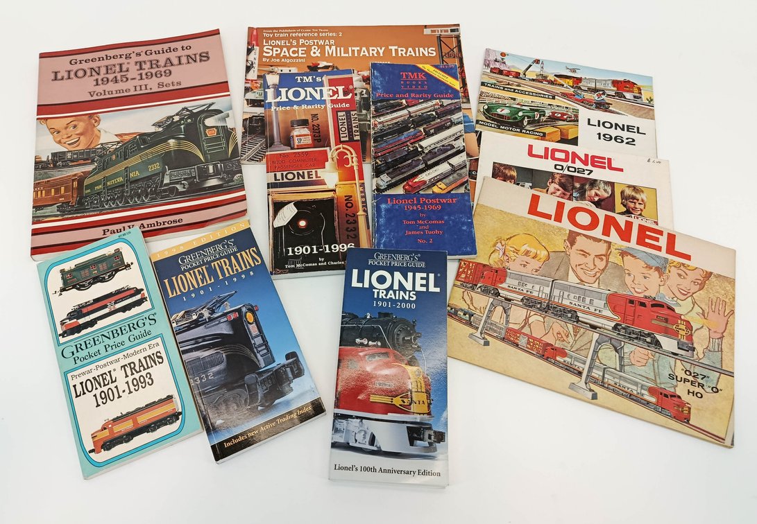ASSORTED LIONEL TRAIN REFERENCE BOOKS & CATALOGS GREENBERG'S PRICE GUIDES 1962 & 1977 CATALOGS SPACE & MILITARY TRAINS INV 263380122