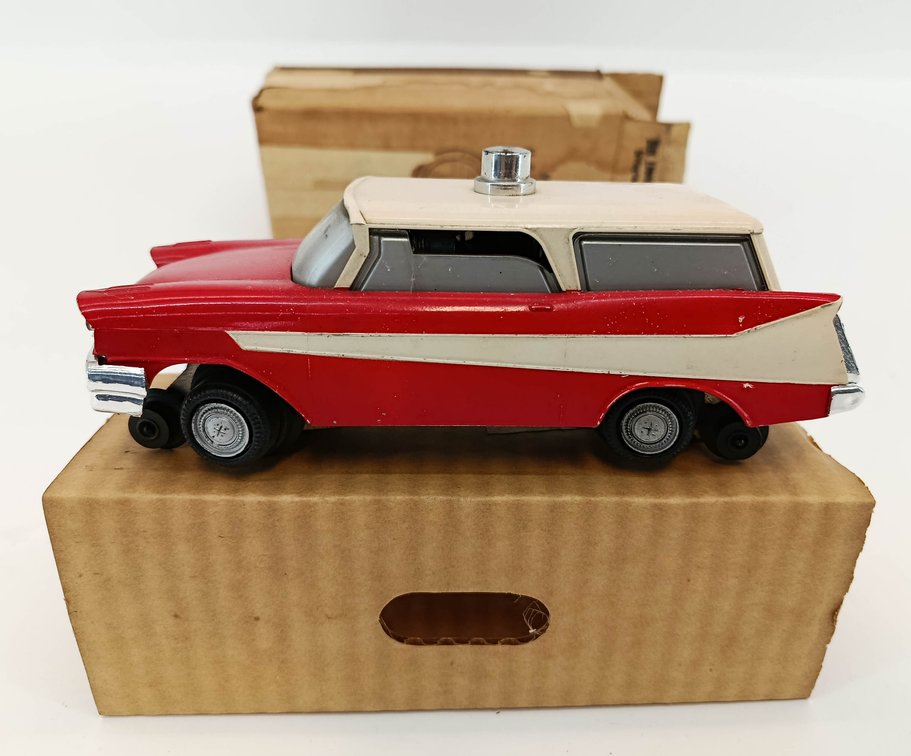 LIONEL O GAUGE 68 EXECUTIVE INSPECTION CAR, RED & WHITE STATION WAGON, OB INV 263380126