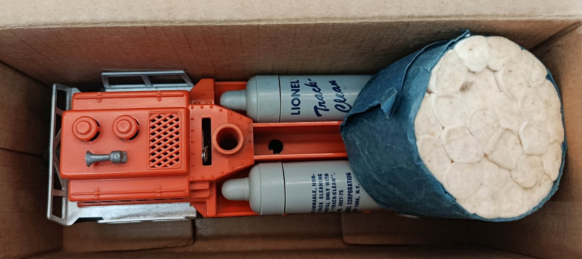 LIONEL 3927 TRACK CLEANING CAR W/ 3927-50 WIPING CYLINDERS & TRACK-CLEAN BOTTLES, OB INV 263380146