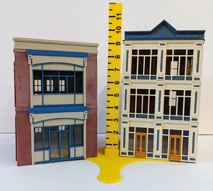 ASSORTED O GAUGE BUILDINGS & FOOTBRIDGE INCL EMILIO'S RESTAURANT, 7-ELEVEN STAND INV 263380152