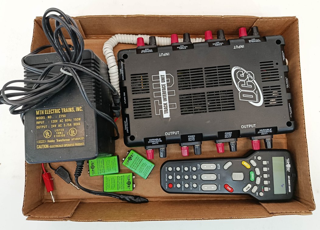 MTH DCS TRACK INTERFACE UNIT TIU, REMOTE CONTROL, Z750 TRANSFORMER & 3 BATTERIES INV 263380157