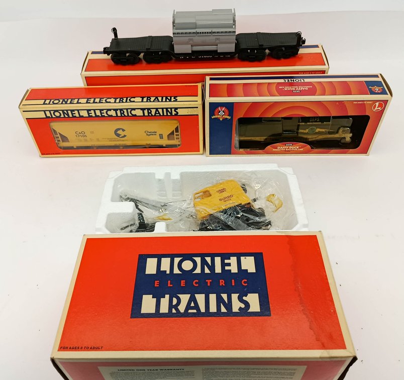 4 LIONEL O GAUGE BURRO CRANE, DAFFY DUCK BALLOON CAR, C&O HOPPER & NYC FLATCAR, 4 OBS INV 263380171