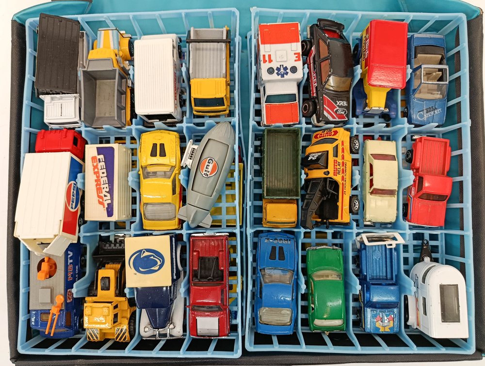 MATCHBOX OFFICIAL COLLECTORS CARRY CASE WITH 48 ASSORTED MATCHBOX DIE-CAST VEHICLES TRUCKS & CARS INV 263380179