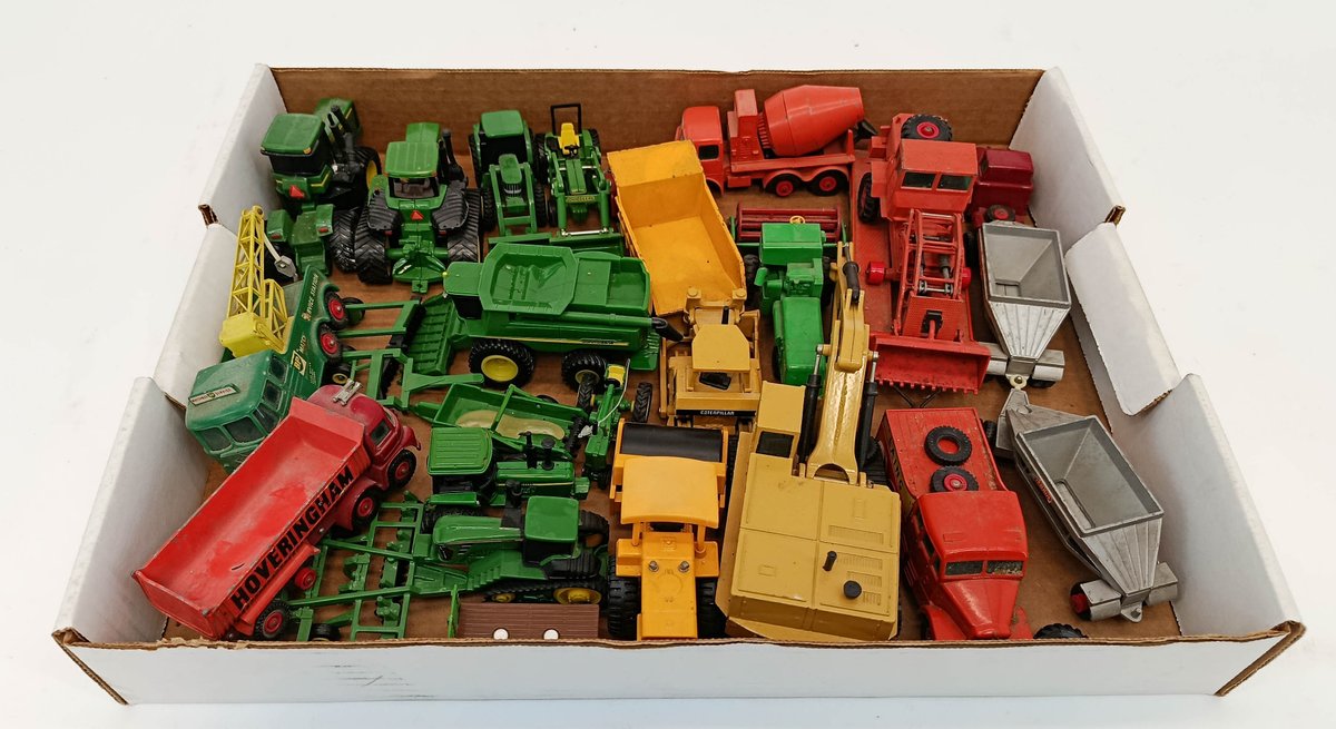 ASSORTED DIE-CAST JOHN DEERE FARM TRACTORS CAT CONSTRUCTION VEHICLES MATCHBOX KING SIZE & OTHER TRUCKS INV 263380181