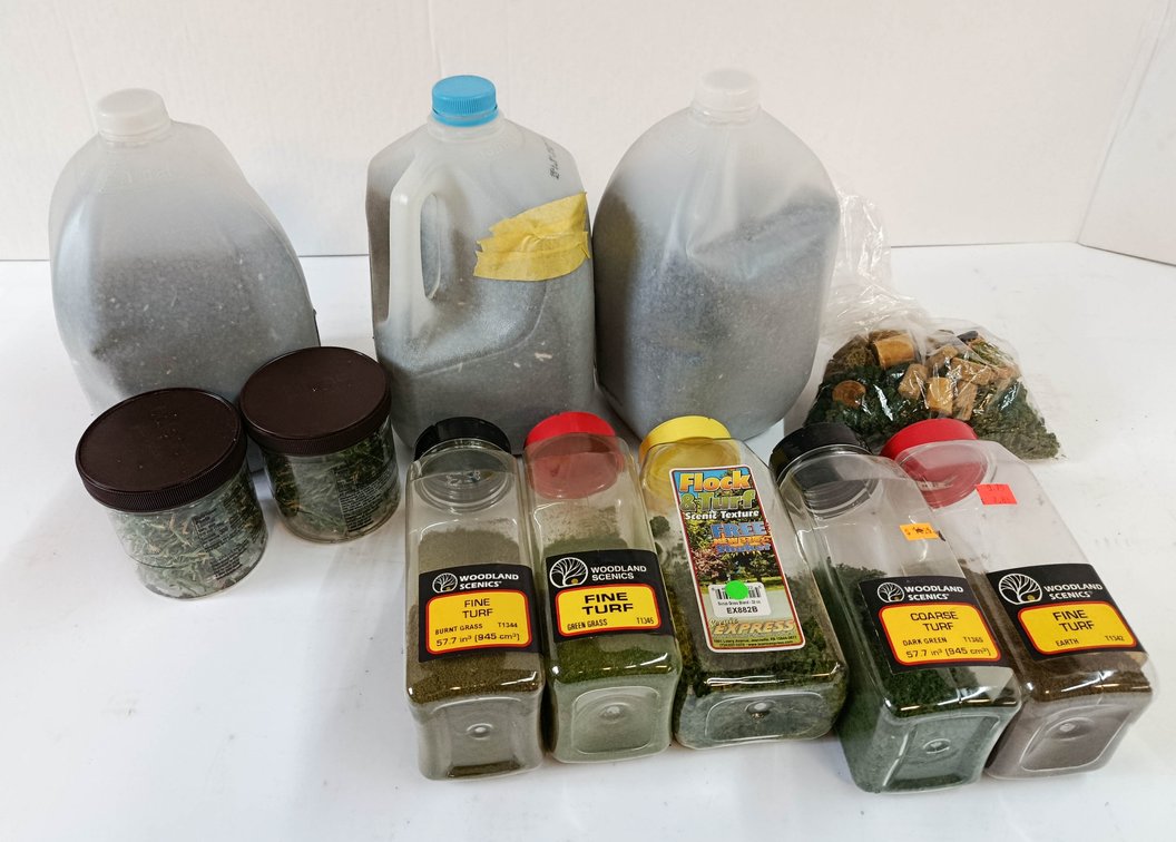 ASSORTED WOODLAND SCENICS FINE & COARSE TURF, FLOCK & TURF SHAKERS, GROUND COVER & 3 JUGS OF GRAVEL BALLAST INV 263380197