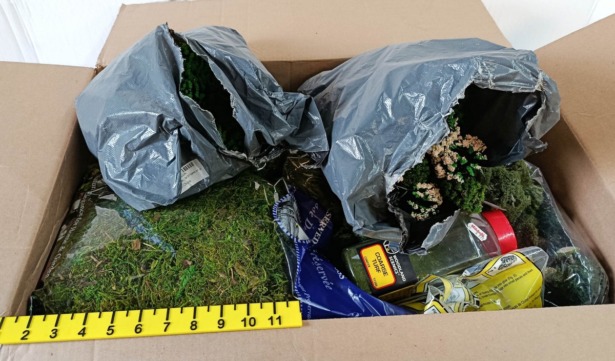ASSORTED MODEL RAILROAD SCENERY TREES, MOSS & WOODLAND SCENICS COARSE TURF INV 263380209