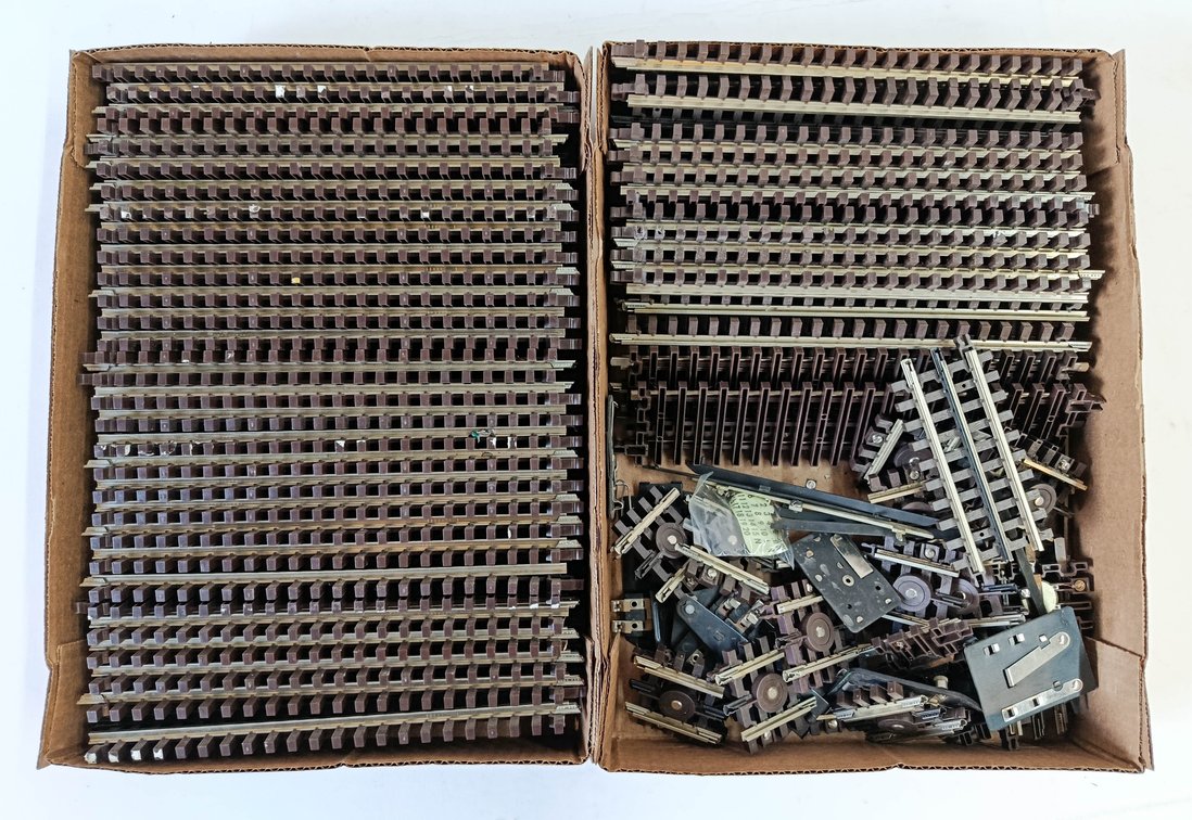 ASSORTED O GAUGE STRAIGHT TRACK SECTIONS & CLAMP ONS, 2 BOXES INV 263380212