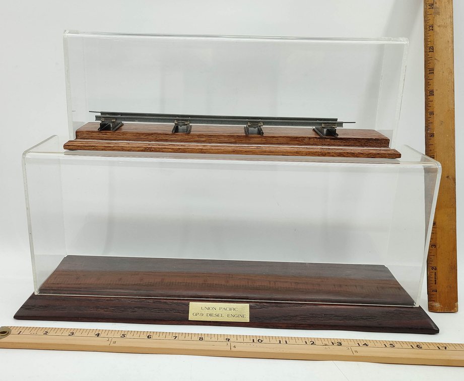2 TRAIN DISPLAY CASE WOODEN BASE W CLEAR ACRYLIC COVERS  ONE S SCALE ONE O SCALE  INV 262380429