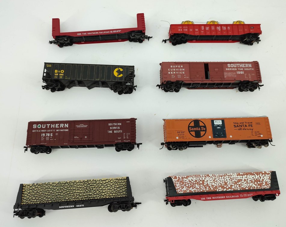HO GAUGE 8 HO FREIGHT TRAIN CARS MIXED  INV 262380465