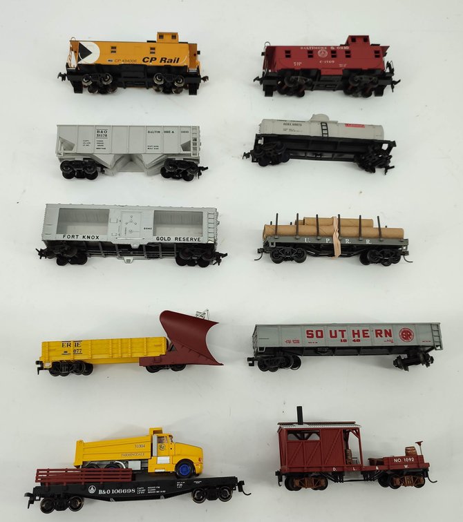 HO GAUGE 10 HO FREIGHT TRAIN CARS MIXED  INV 262380467