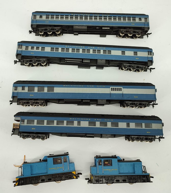 HO GAUGE 6 BALTIMORE AND OHIO TRAIN CARS, 2 SWITCHERS #5006 & 4 PASSENGER CARS #4151, 5014, 3612, 2003  INV 262380468