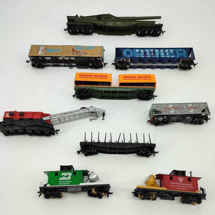 HO GAUGE 9 HO TRAIN CARS CRANE,PIGGYBACK W/LOAD, FLATCAR W/LOAD, U.S. ARMY BIG GUN CAR 114, BOXCAR, HOPPER ETC..  INV 262380470