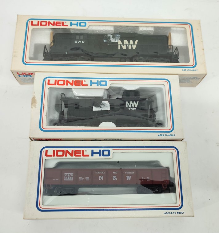 HO GAUGE 3PC  LIONEL HO NORFOLK & WESTERN DIESEL LOCOMOTIVE 5710, N&W GONDOLA 5-8409,NW CABOOSE 8720  INV 262380476