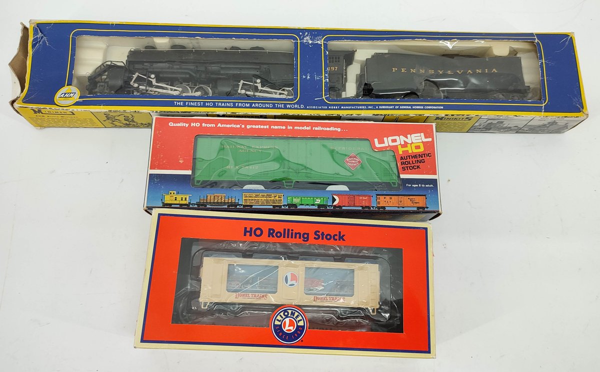 HO GAUGE A.H.M HO PENNSYLVANIA STEAM LOCOMOTIVE 2197 & TENDER & 2 LIONEL TRAIN CARS OBS  INV 262380487