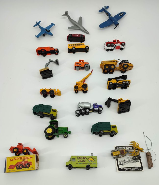 21 MIXED VEHICLES CONSTRUCTION AND OTHERS  INV 262380499