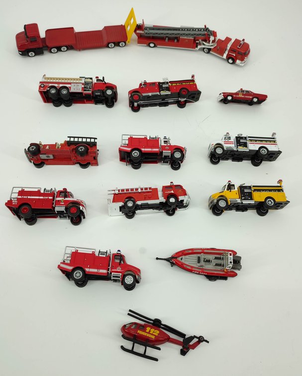 TOYS 14 MIXED FIRE DEPT. VEHICLES  INV 262380500