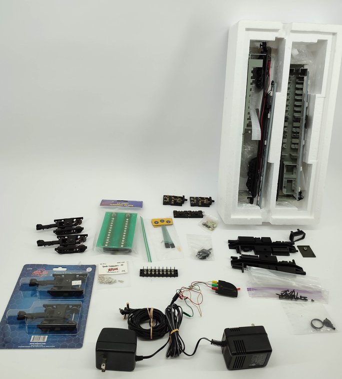 PARTS TERMINAL BLOCK, PARTS ,O TRUCKS, 2 PLUGS, CONNECTORS, MEMBRANE SWITCH KEYPAD OVERLAY, OTHER MIXED LOT  INV 262380511
