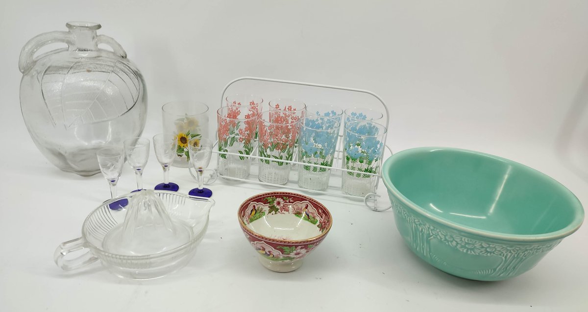 GLASSWARE MIXED LOT GLASSES, BOWLS, JUICER, JUG  INV 262380526