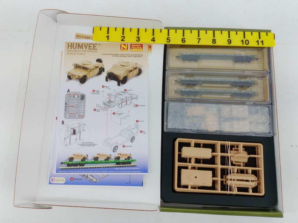 MICRO-TRAINS LINE N SCALE DODX OLIVE DRAB 3-PACK FLAT CARS W/ MILITARY VEHICLES, OB  INV 263330764