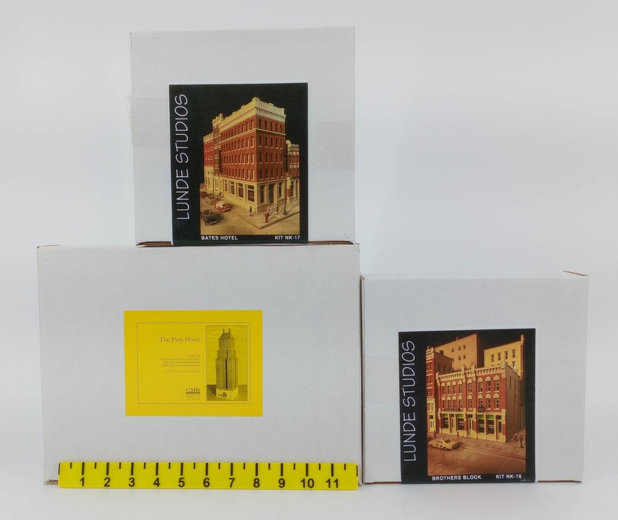 3 N SCALE BUILDING KITS LUNDE STUDIOS NK-17 BATES HOTEL, NK-16 BROTHERS BLOCK & CMR PARK HOTEL, 3 OBS NNC  INV 263330766