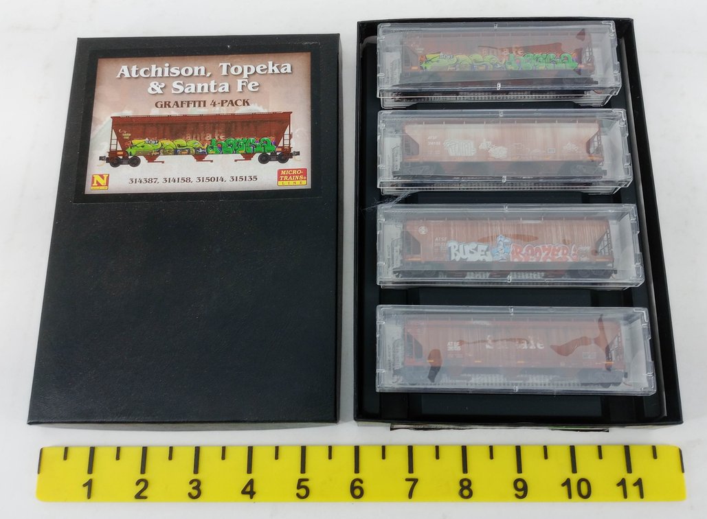 4 MICRO-TRAINS N SCALE 993 05 550 ATCHISON, TOPEKA & SANTA FE GRAFFITI HOPPERS, OB  INV 263330798