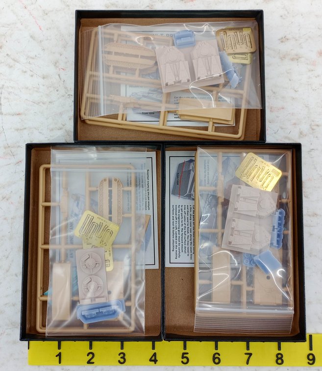 3 MICRO-TRAINS N SCALE M1 ABRAMS 2-PACK TANK KITS, 3 OBS NNC INV 263330813