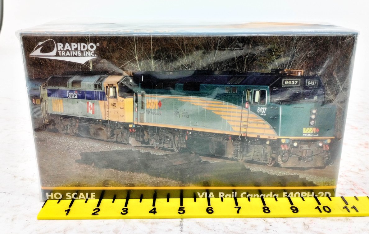RAPIDO 80561 HO GAUGE VIA RAIL F40PH-2D LOCOMOTIVE DCC & SOUND, COORS LIGHT SET, SEALED OB  INV 263330838