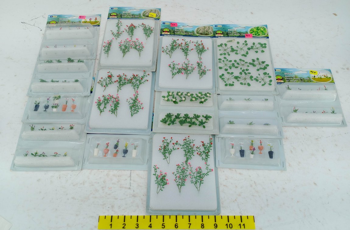 12 ASSORTED JTT O SCALE ROSE VINES, LILY PADS & FLOWER PLANTS SOME OBS  INV 263330880