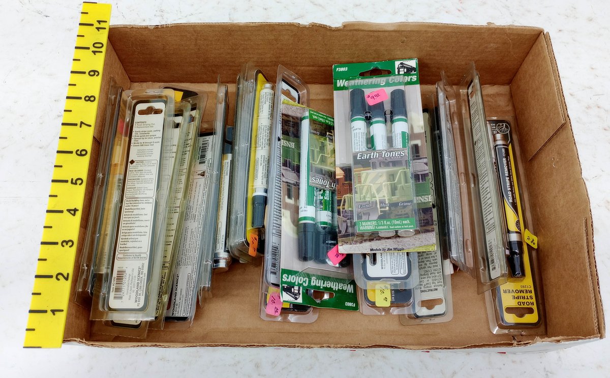 ASSORTED WOODLAND SCENICS ROAD STRIPING PENS, WEATHERING COLORS & TRACK PAINTERS, CARDED  INV 263330893